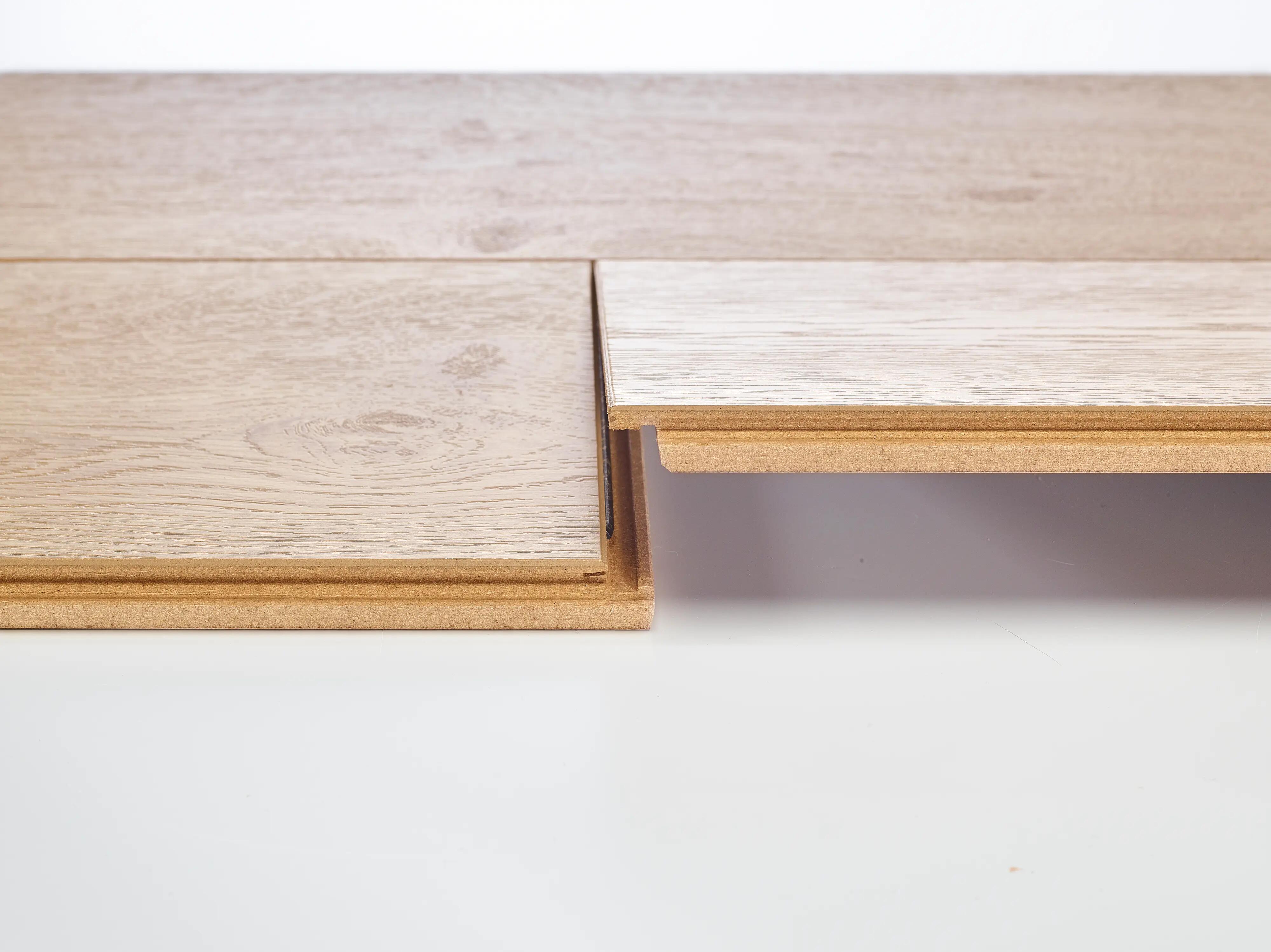 Gros plan du système BerryAlloc Pentaloc pour parquet stratifié