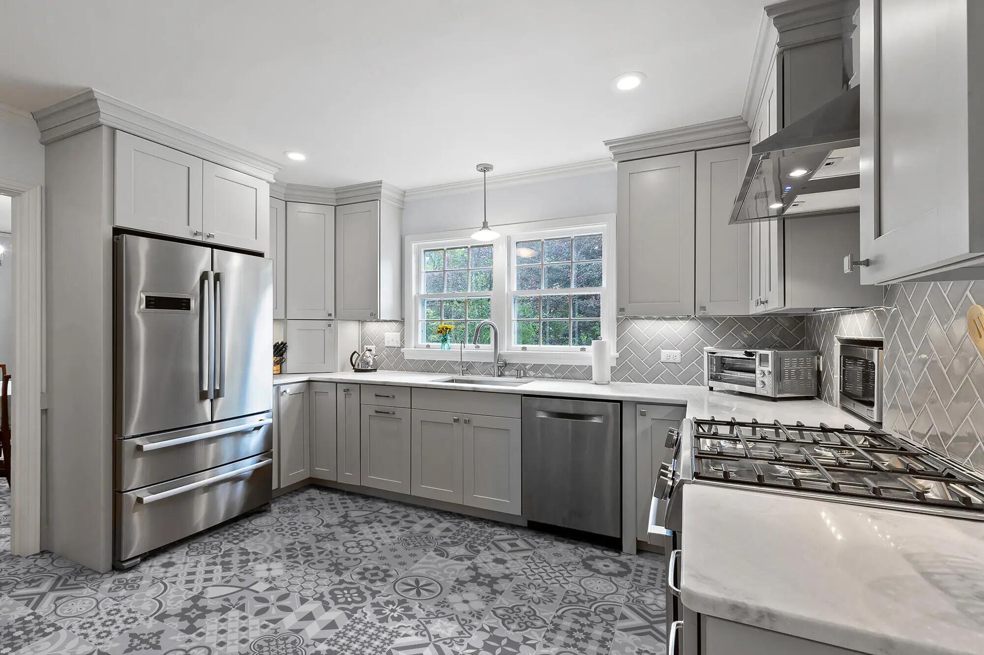 A kitchen with Beauflor US luxury vinyl roll flooring in poplin 090m