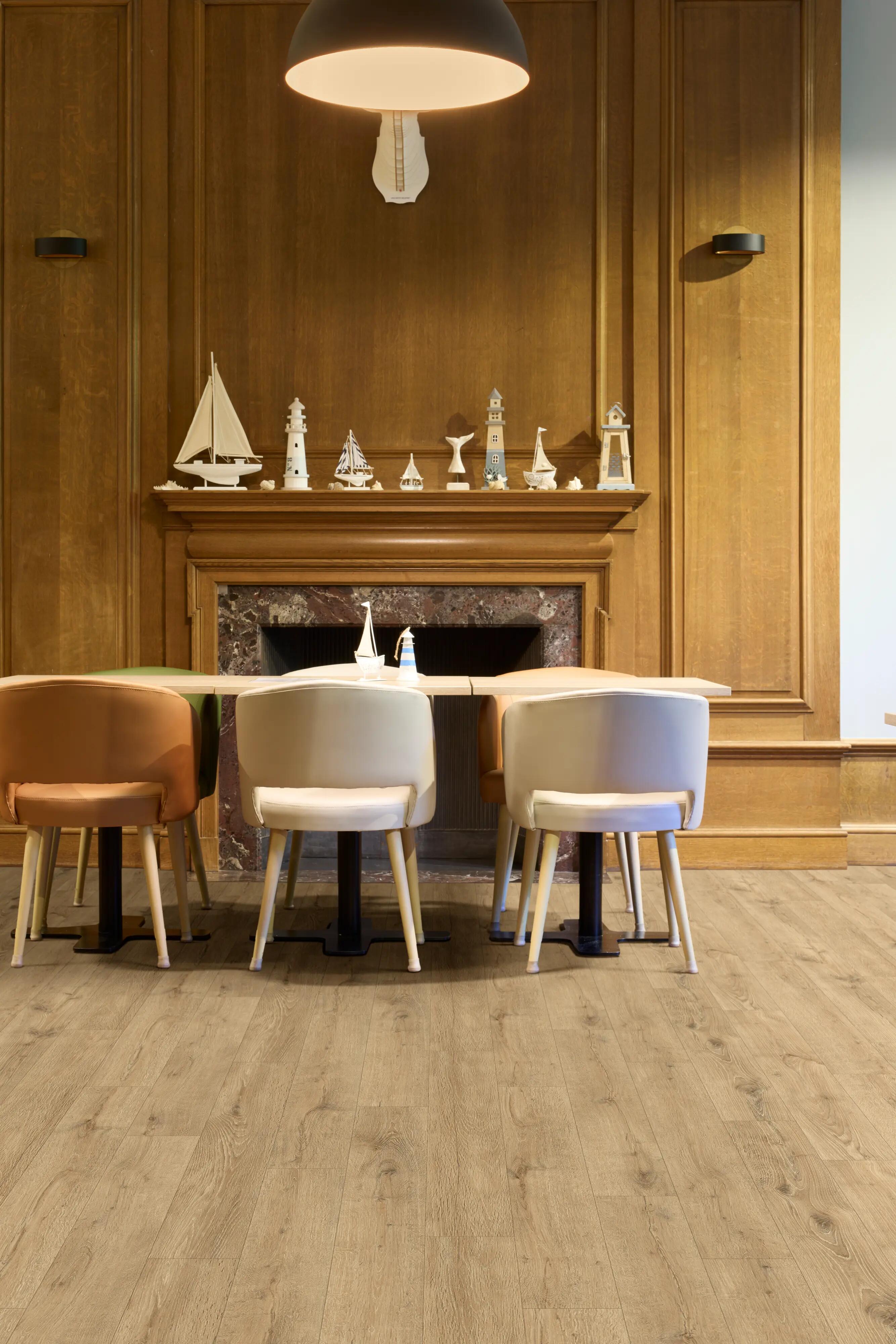 Beauflor-Vinyl rolls-Stratford Oak-646D