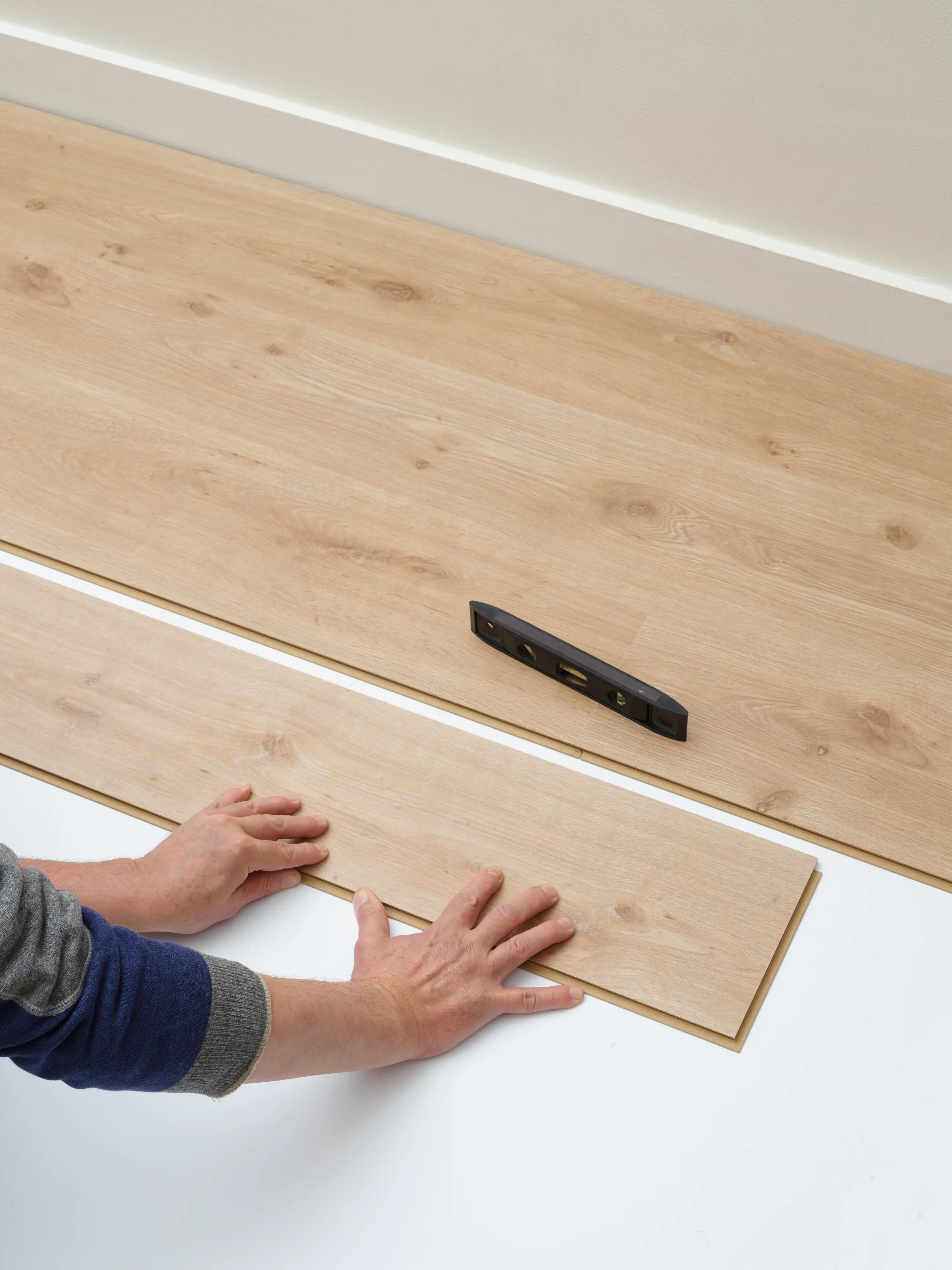 Zelf een nieuwe vloer leggen in 8 stappen