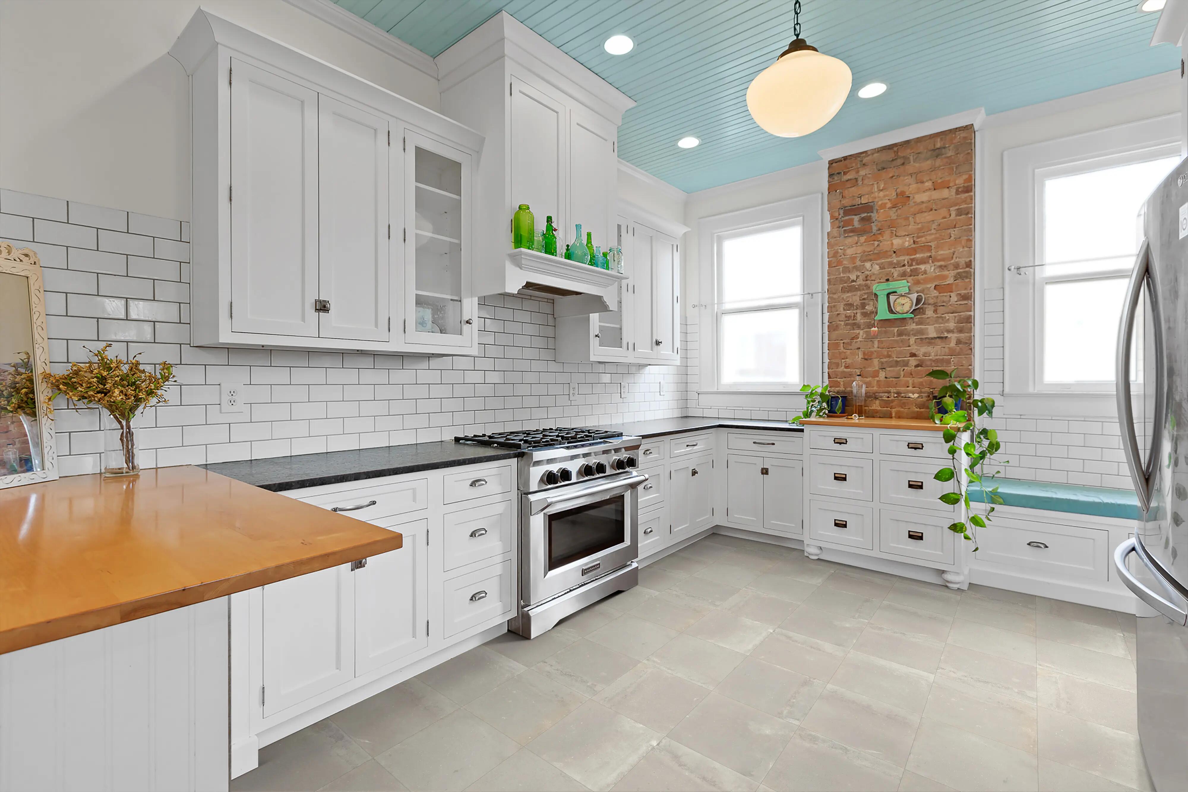 Crepe 139L - Luxury Vinyl Roll - Beauflor USA