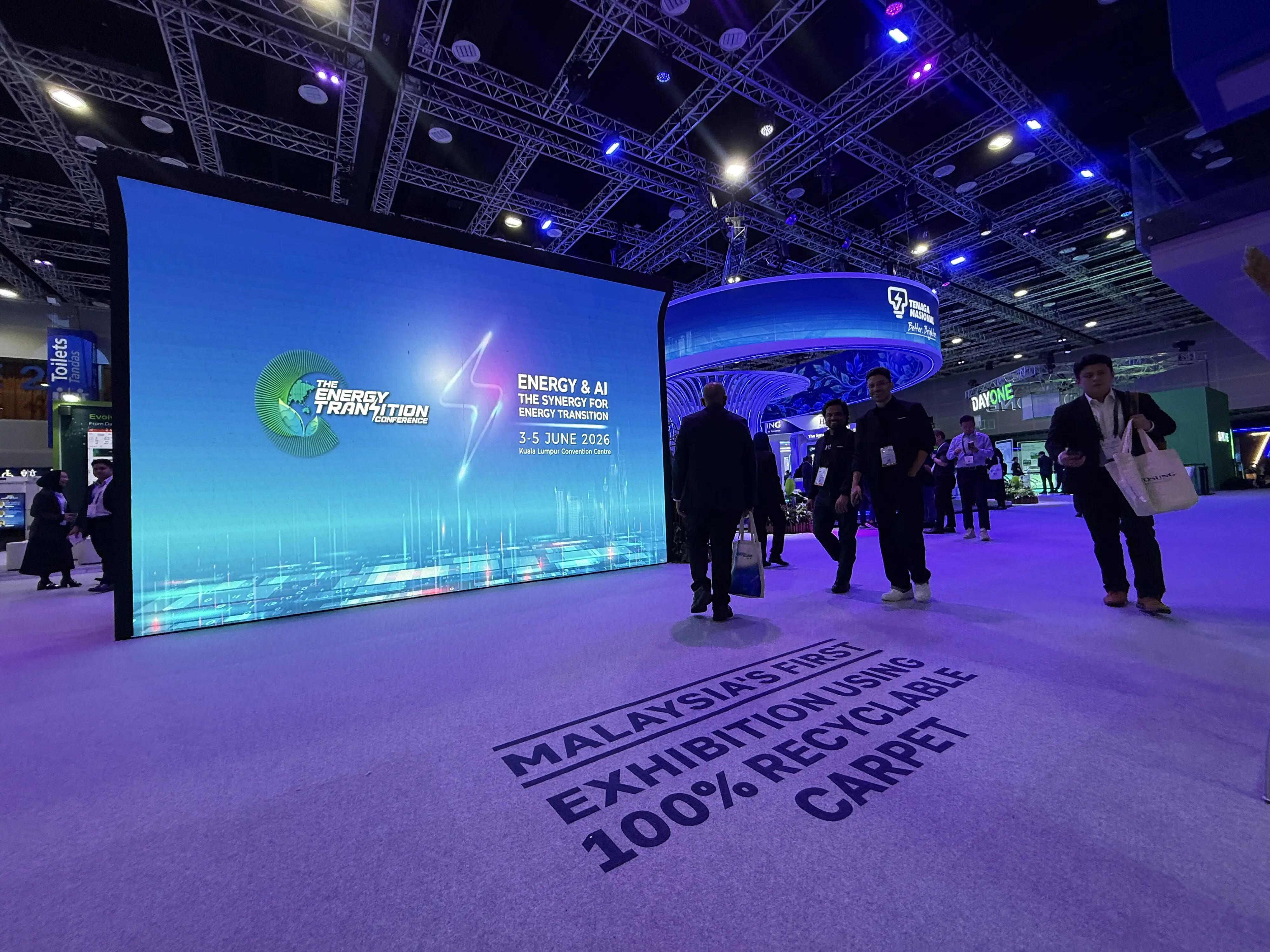Find - Design Fair Asia | Rewind Event Carpet | Beaulieu Needle Felt